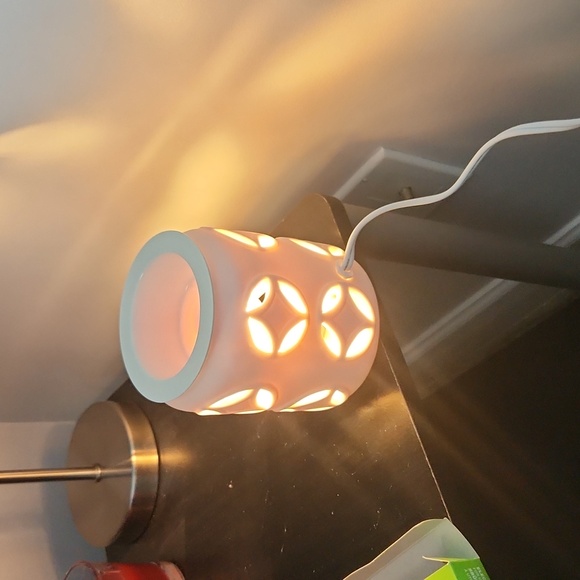 Electric wax warmer with melts - Picture 8 of 10